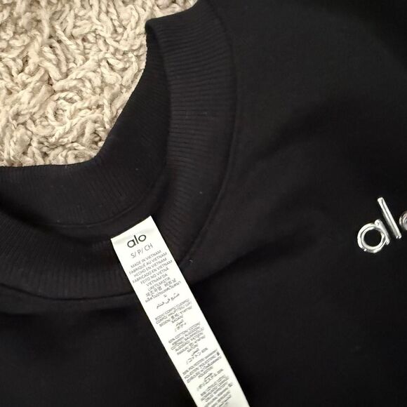 Alo Yoga Cropped Accolade Crewneck Sweatshirt size S New With Tags - Picture 2 of 2